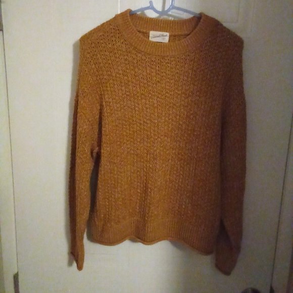 Universal Thread - Picture 1 of 3